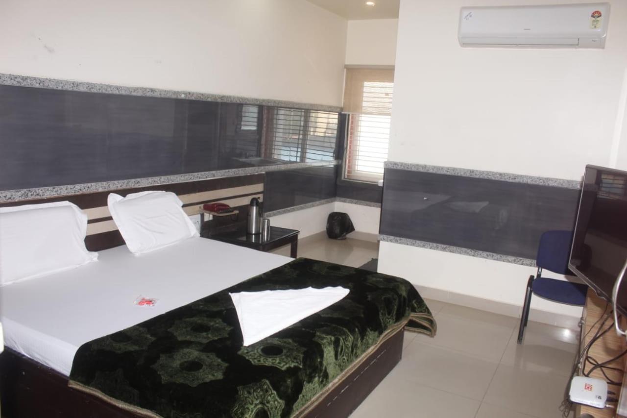 Ssr Hotel סריקאלהסטי מראה חיצוני תמונה